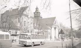Dworzec w Grodzisku Mazowieckim, kwiecień 1980. Fot. A. Gilewski. Numer...